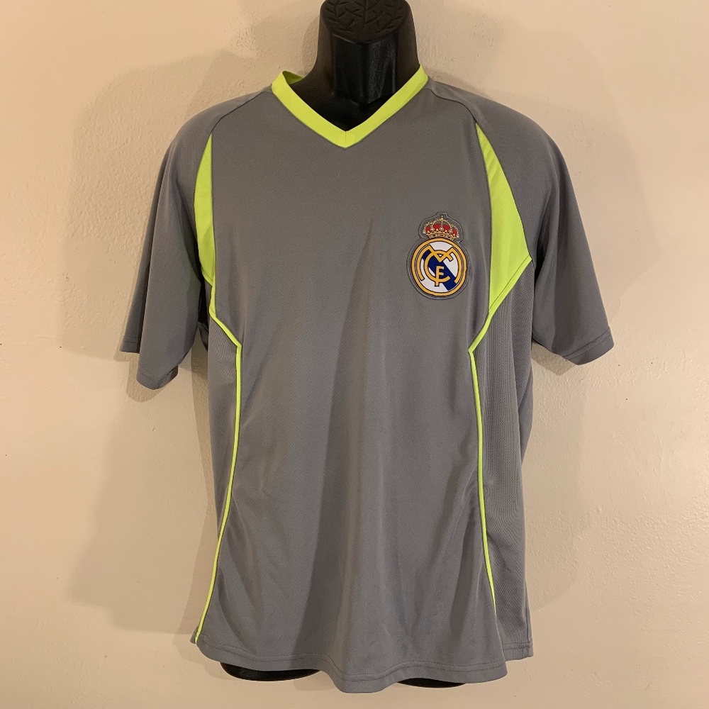 Vintage Real Madrid Soccer V Neck T Shirt Medium AUTHENTIC authorized merch